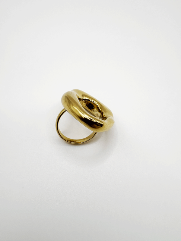 anillo irregular dorado